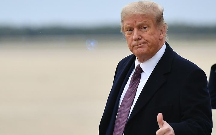 US President Donald Trump gives a thumbs up as he steps off Air Force One upon arrival at Andrews Air Force Base in Maryland on October 1, 2020. - 