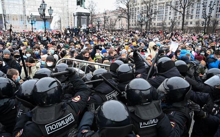 Protesters clash with riot police during a rally in support of jailed opposition leader Alexei Navalny in downtown Moscow on January 23, 2021. 
